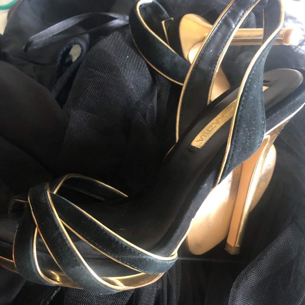Sexy BCBG strappy heels